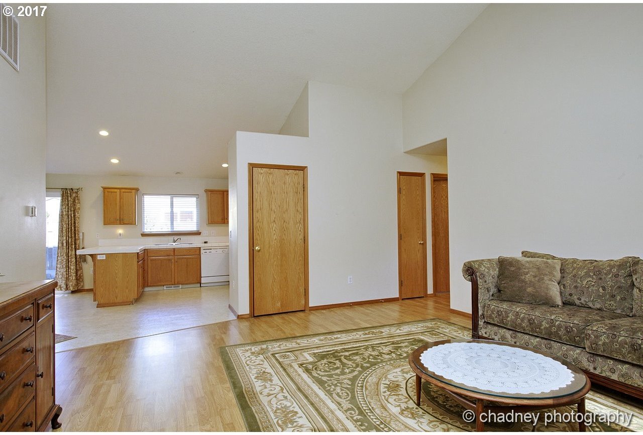 1085 Southwest Ivory Loop Gresham, OR 97080 - Photo 6 of 21
