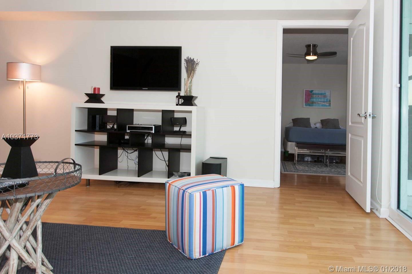 1200 Brickell Bay Drive, Unit 3915 Miami, FL 33131 - Photo 9 of 40