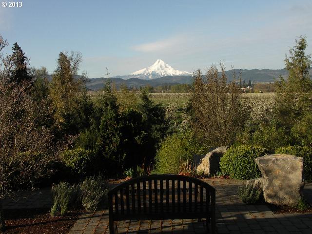 1430 Eastside Road Hood River, OR 97031 - Photo 2 of 16
