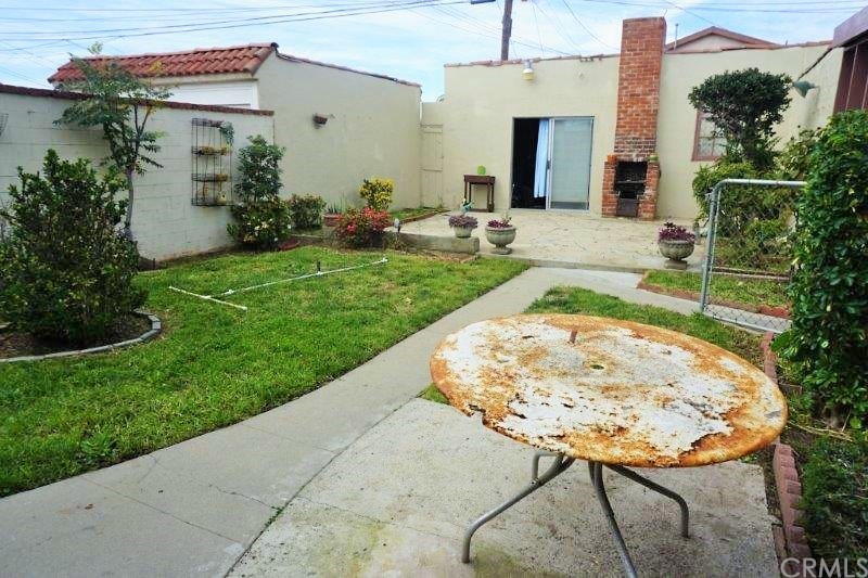 2107 West 84th Place Los Angeles, CA 90047 - Photo 23 of 30