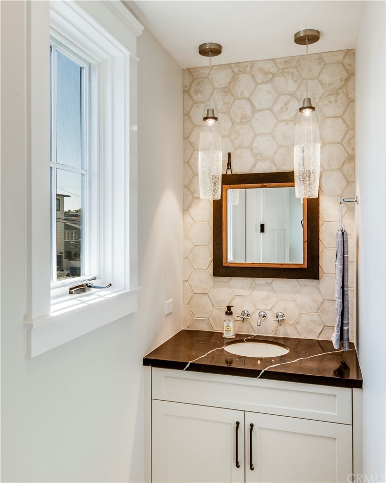 424 1st Street Manhattan Beach, CA 90266 - Photo 17 of 38