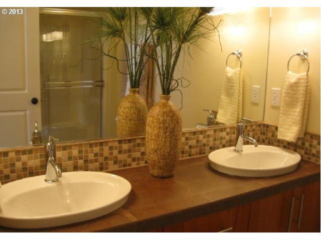 7940 Southwest 31st Avenue, Unit 2 Portland, OR 97219 - Photo 8 of 13