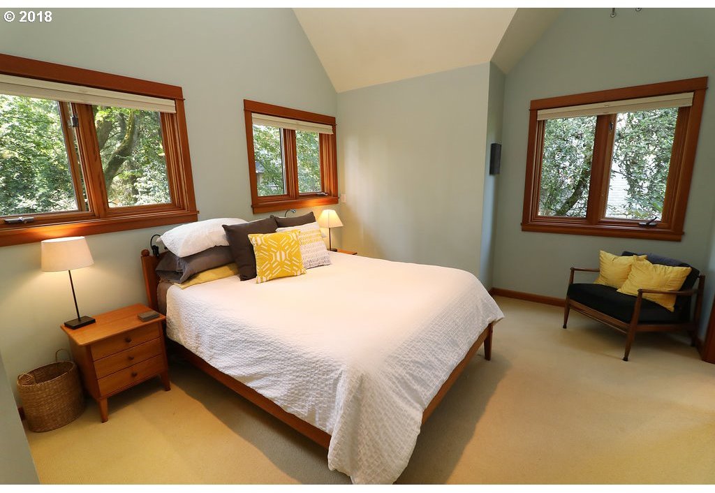 3810 Southwest Comus Street Portland, OR 97219 - Photo 24 of 31 Gallery Image 24