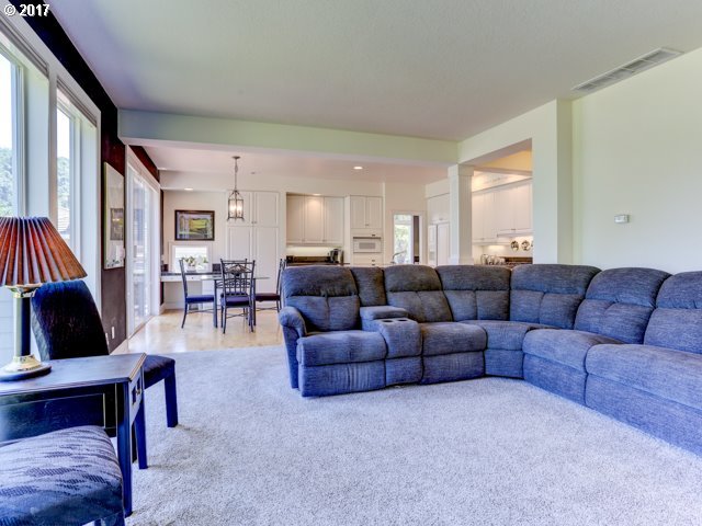 3990 Southeast Augusta Loop Gresham, OR 97080 - Photo 14 of 31 Gallery Image 14