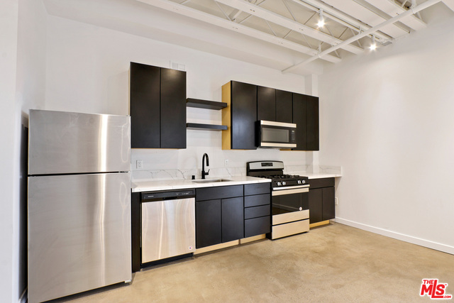 1402 Sutherland Street Los Angeles, CA 90026 - Photo 8 of 14