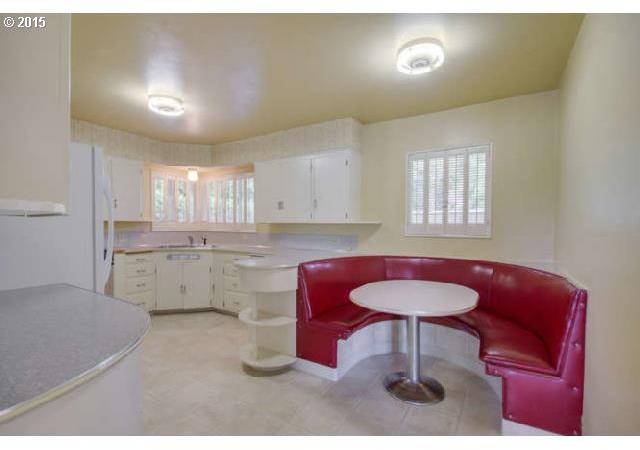 10110 Southwest Riverside Drive Portland, OR 97219 - Photo 8 of 15 Gallery Image 8