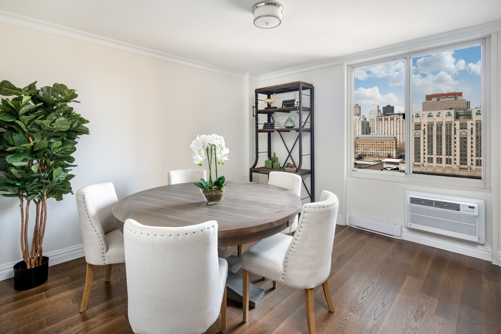 575 Main Street, Unit 314 Manhattan, NY 10044 - Photo 2 of 9