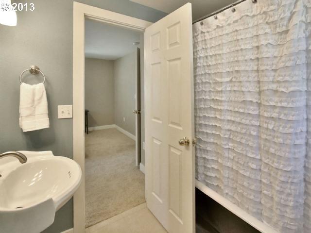 1805 North Sumner Street Portland, OR 97217 - Photo 9 of 16