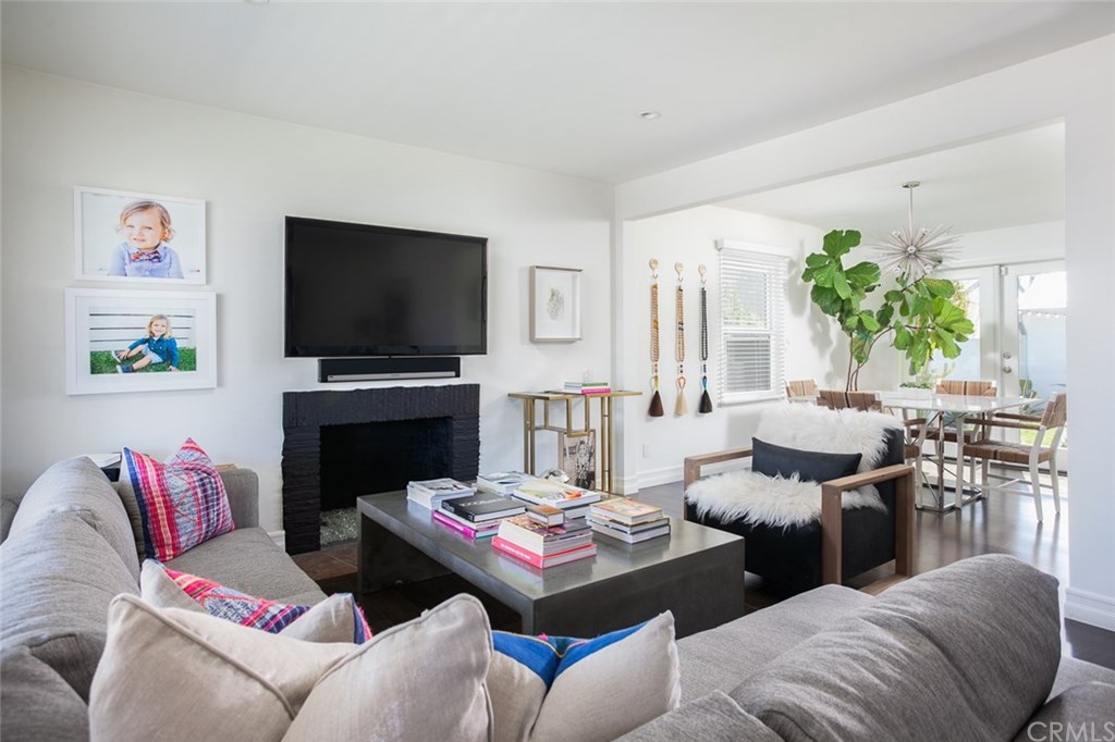 433 Broadway Costa Mesa, CA 92627 - Photo 3 of 16