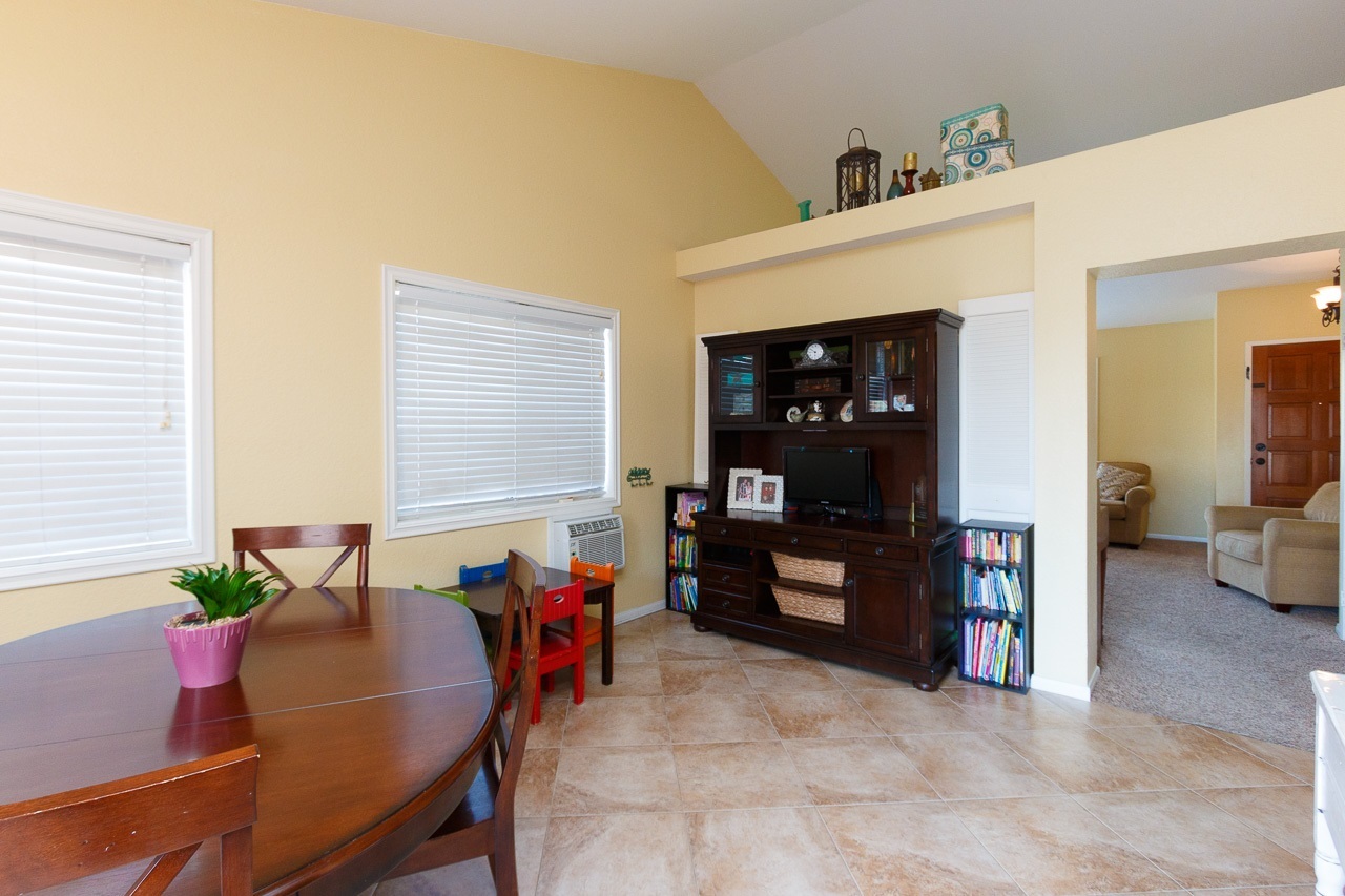 2040 Crosscreek Road Chula Vista, CA 91913 - Photo 10 of 25 Dining/family room