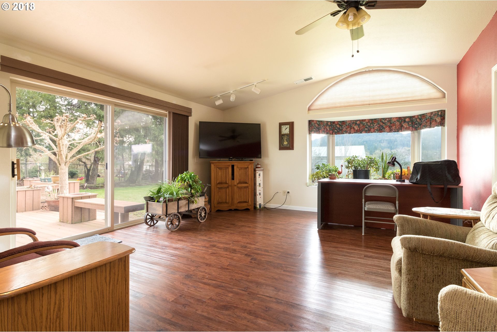 17573 North Bank Road Roseburg, OR 97470 - Photo 4 of 24 Gallery Image 4
