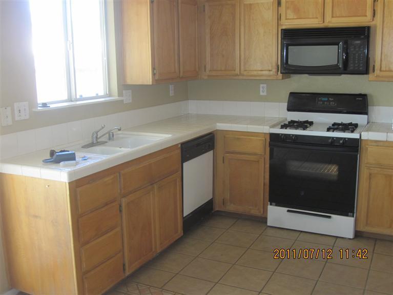 4311 Oregano Road Bakersfield, CA 93313 - Photo 3 of 16