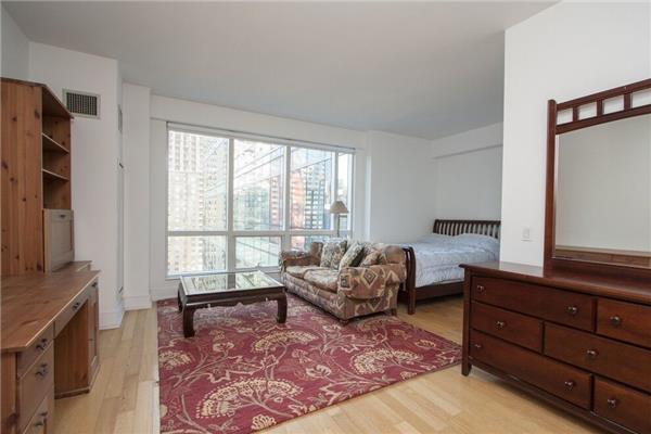 350 West 42nd Street, Unit 19H Manhattan, NY 10036 - Photo 2 of 7