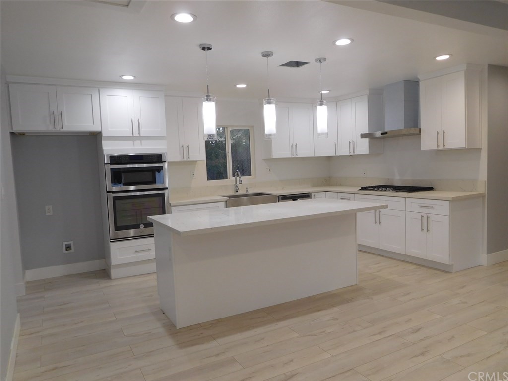 1584 Oak Grove Place Los Angeles, CA 90041 - Photo 12 of 36 Gorgeous kitchen with new cabinets, quartz countertop, stainless steel appliances !!