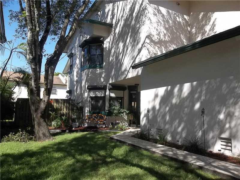 3583 Simms Street, Unit 3583 Hollywood, FL 33021 - Photo 2 of 17 Gallery Image 2