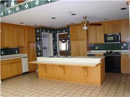 711 East Campbell Road Madison, TN 37115 - Photo 5 of 16 Large open kitchen to sunroom.
