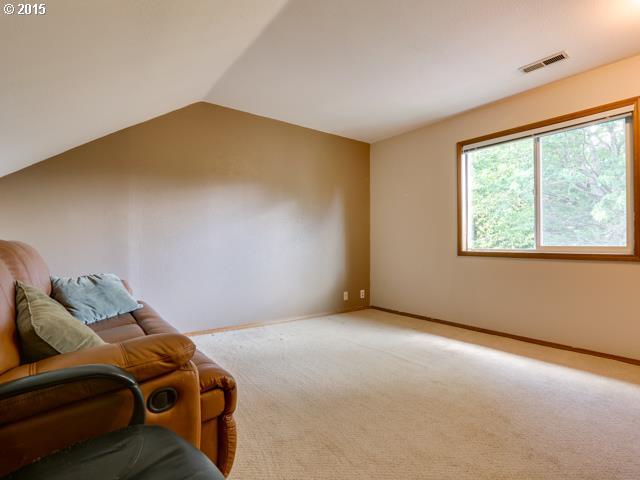 10230 Southwest Haystack Place Beaverton, OR 97008 - Photo 10 of 16 Gallery Image 10