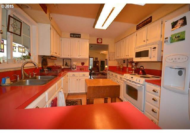 17355 North Bank Road Roseburg, OR 97470 - Photo 2 of 16 Gallery Image 2