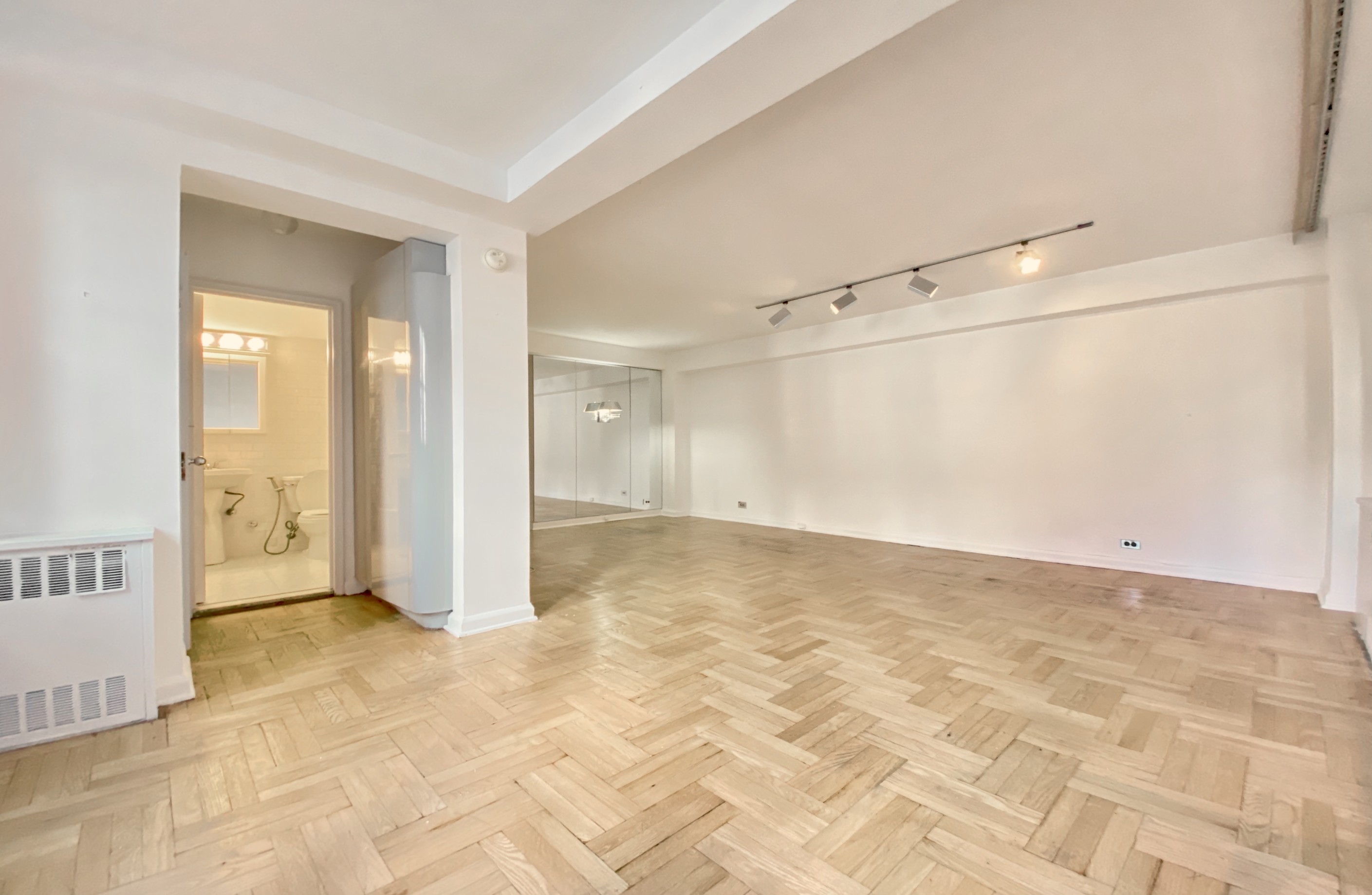 135 East 54th Street, Unit 12J Manhattan, NY 10022 - Photo 2 of 11