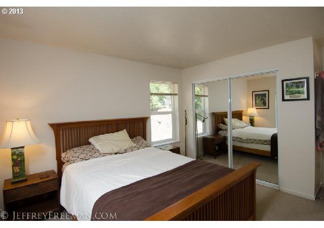 1129 Southwest Gaines Street Portland, OR 97239 - Photo 9 of 13