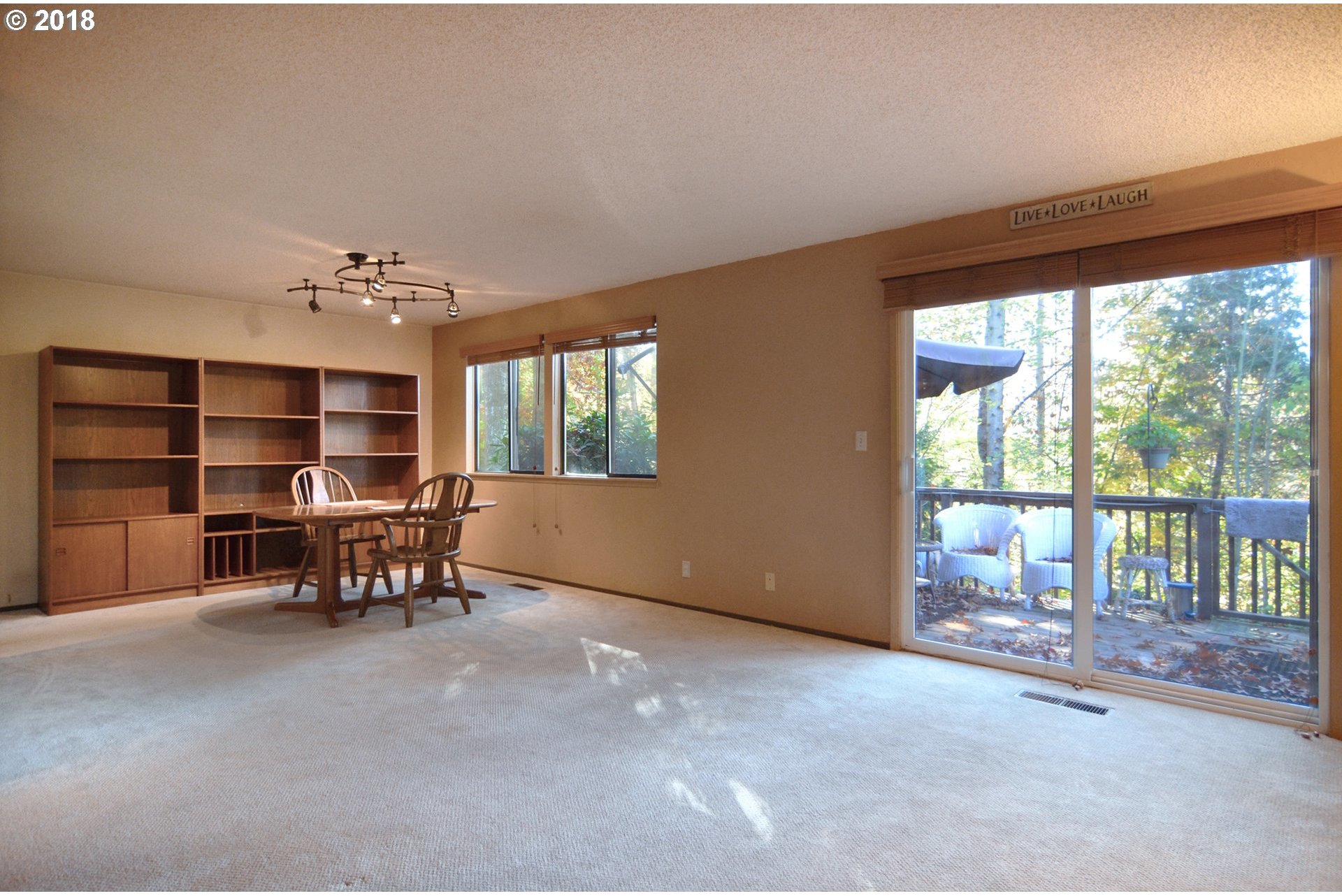 2266 Ridgeway Drive Eugene, OR 97401 - Photo 4 of 18 Gallery Image 4