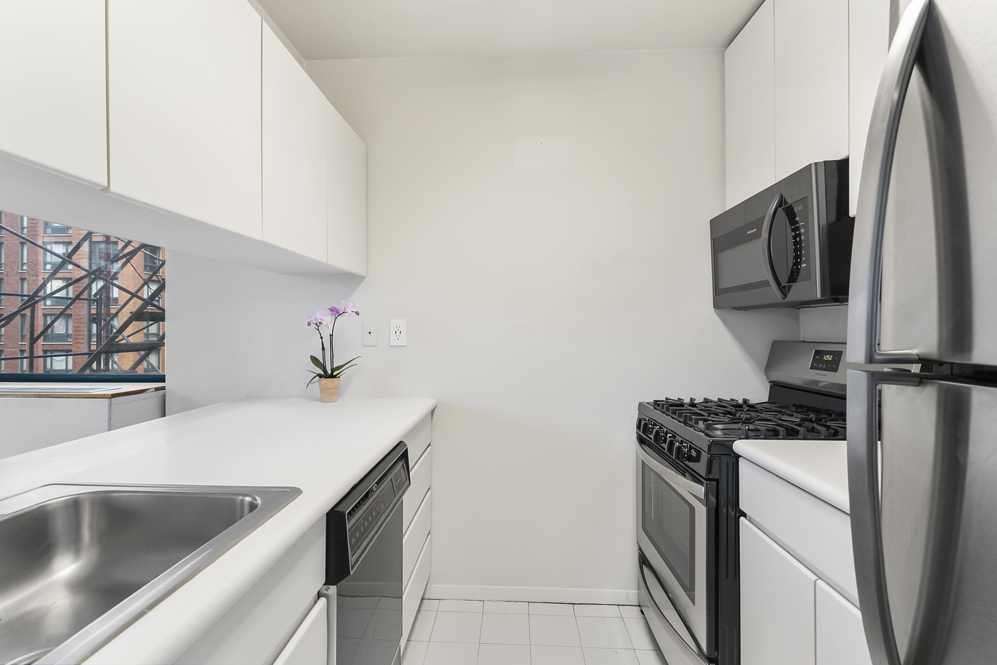 1 Irving Place, Unit V12F Manhattan, NY 10003 - Photo 4 of 6