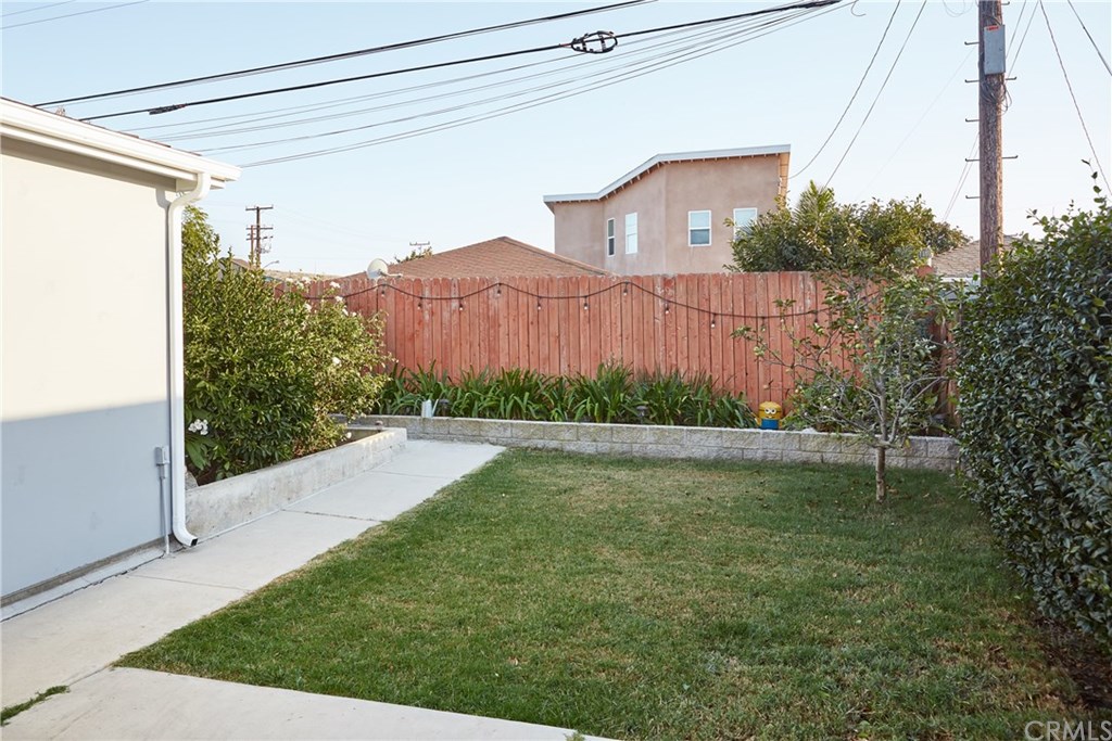 4908 West 136th Street Hawthorne, CA 90250 - Photo 27 of 30 Rear yard/lawn