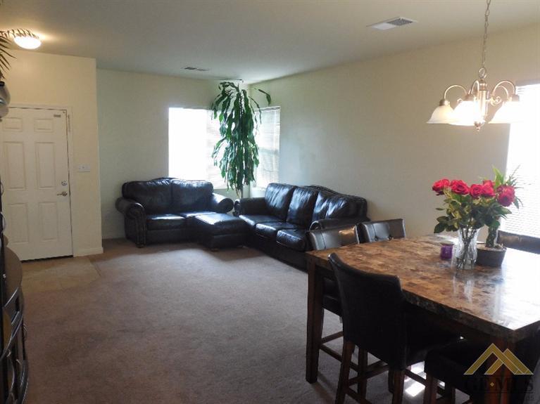 2220 Sosa Drive Bakersfield, CA 93313 - Photo 6 of 25