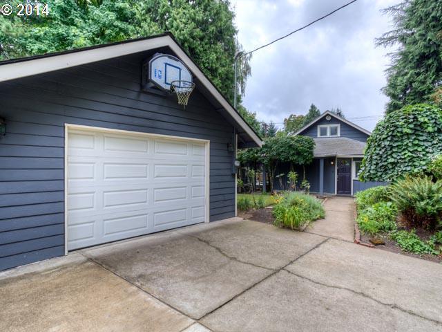 2943 Southwest Taylors Ferry Road Portland, OR 97219 - Photo 13 of 16 Gallery Image 13