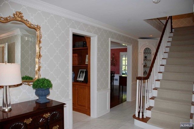 714 Parsons Road Ridgewood, NJ 07450 - Photo 3 of 25