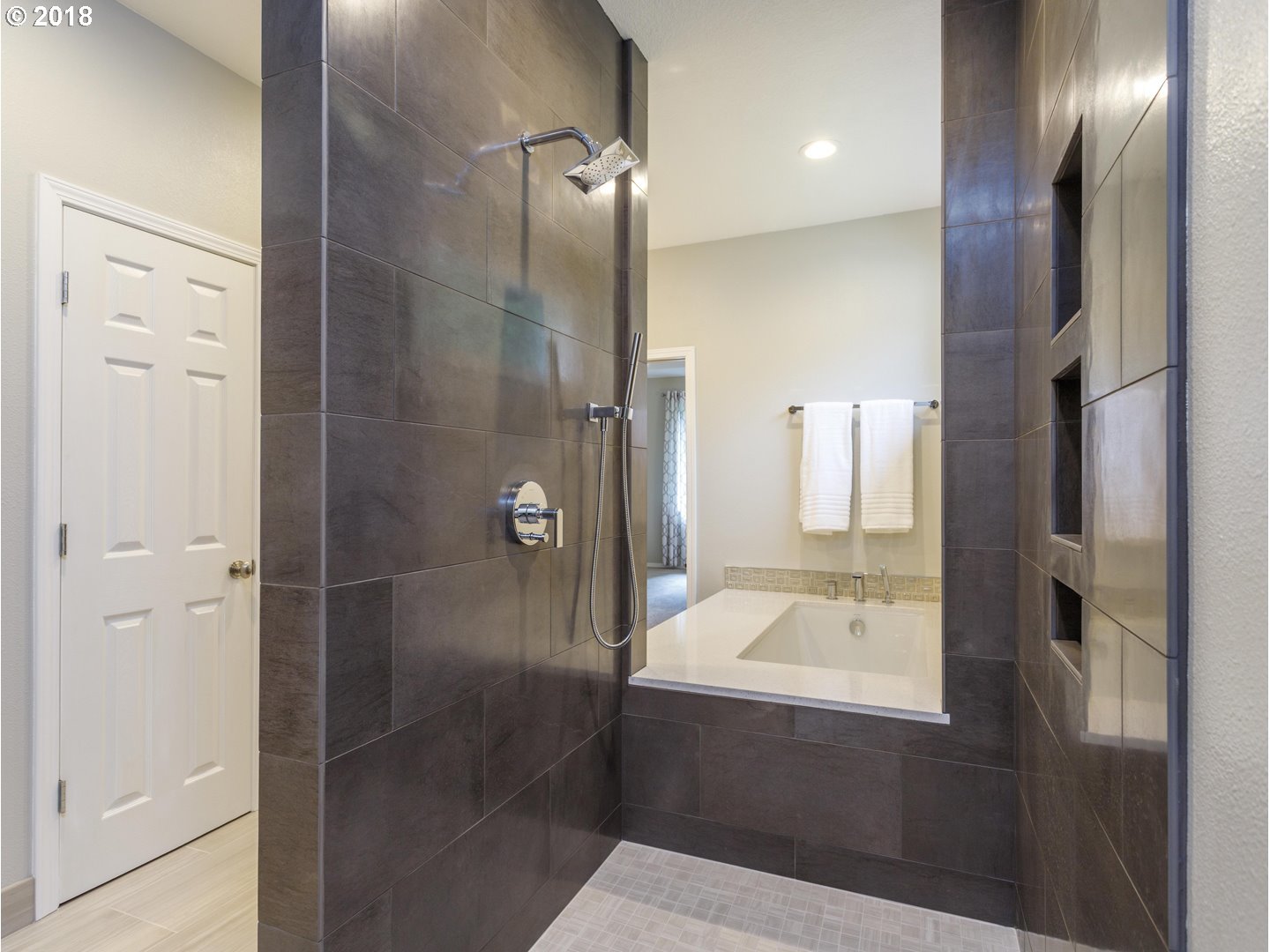 2804 Southwest Streamside Drive Portland, OR 97219 - Photo 9 of 28 Gallery Image 9