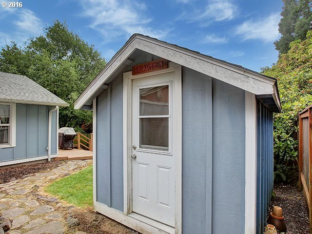 2802 Southwest Mitchell Court Portland, OR 97239 - Photo 31 of 32 Gallery Image 31