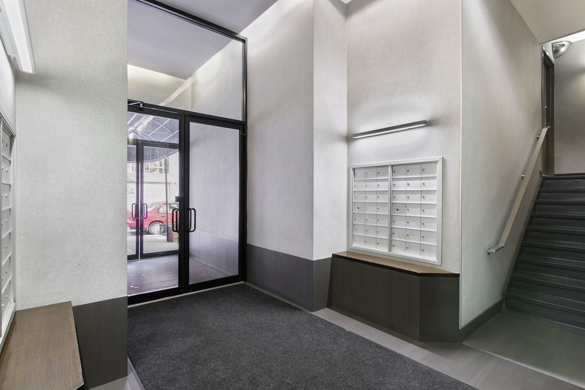 445 West 19th Street, Unit 7B Manhattan, NY 10011 - Photo 7 of 8