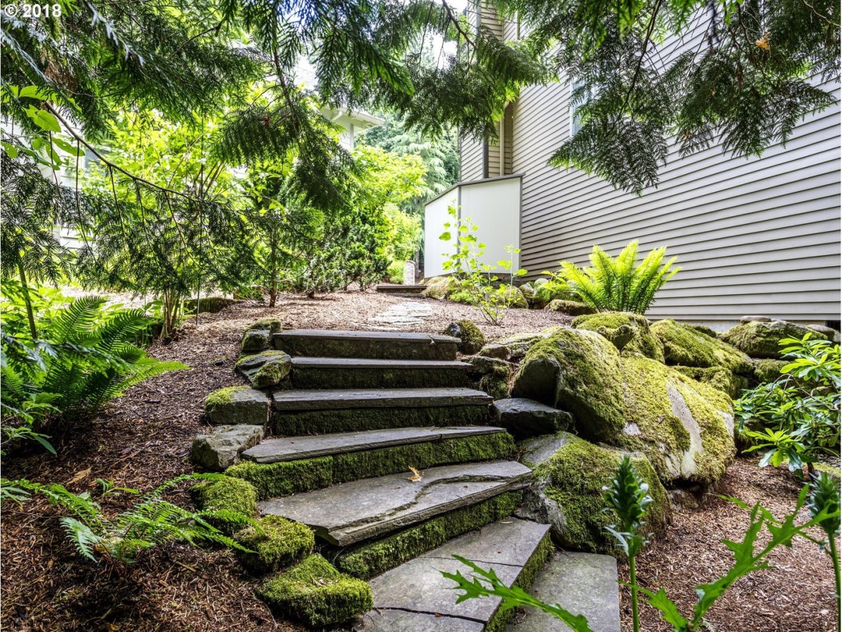 2804 Southwest Streamside Drive Portland, OR 97219 - Photo 21 of 28 Gallery Image 21
