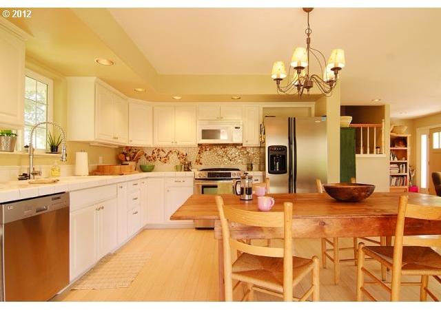 684 Parsons Road Hood River, OR 97031 - Photo 7 of 16 Gallery Image 7