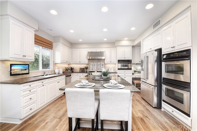 7 Wickford Lane Ladera Ranch, CA 92694 - Photo 9 of 36 Light and Bright kitchen features large walk-in pantry and desk area