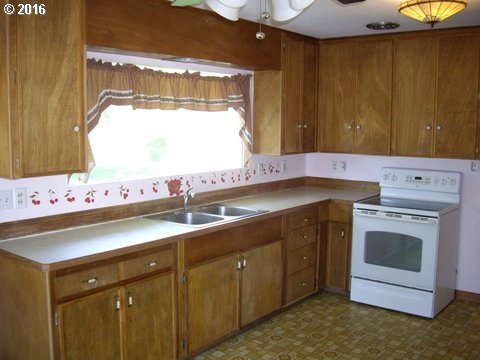 1706 Southwest 44th Street Pendleton, OR 97801 - Photo 15 of 24