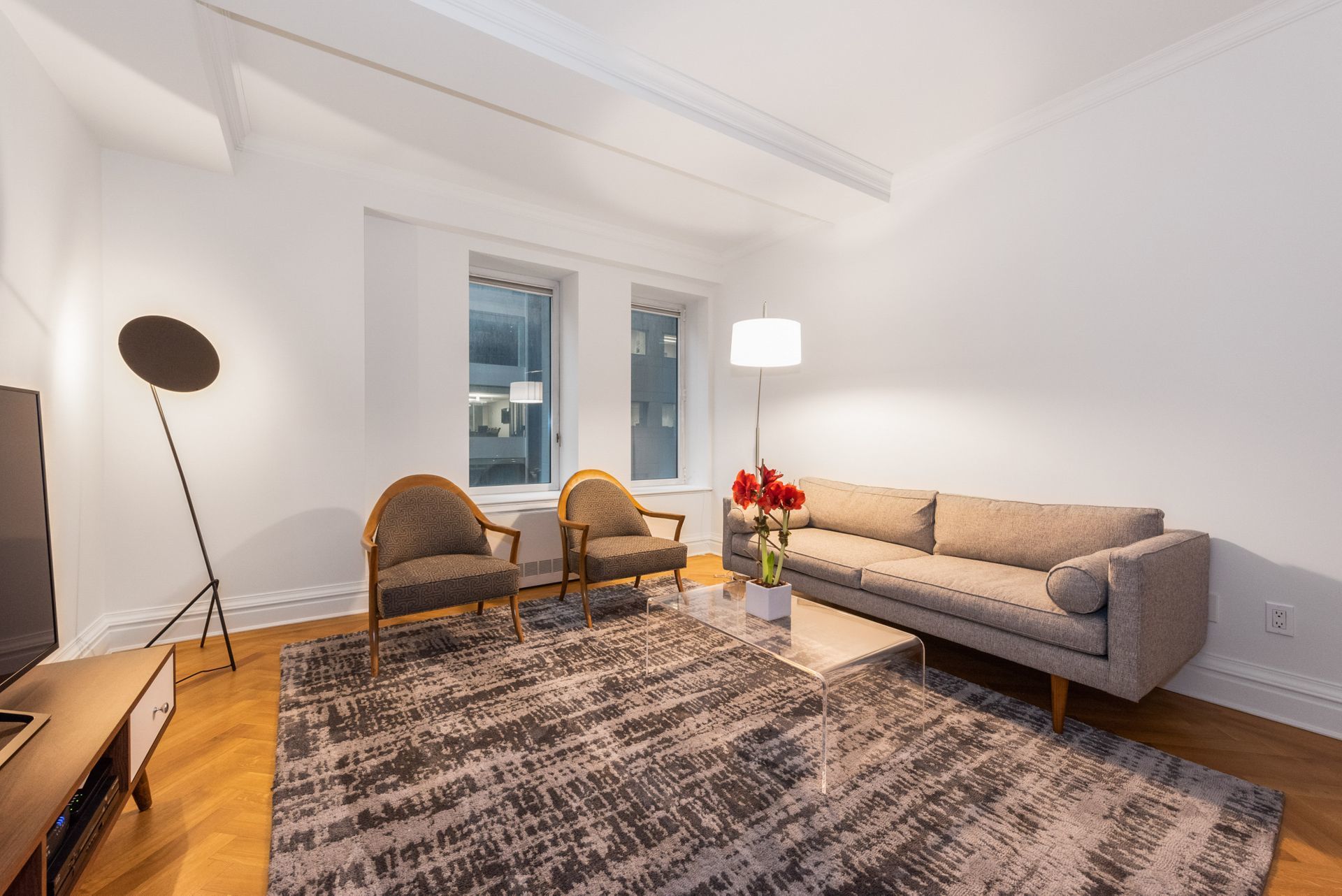 502 Park Avenue, Unit 8F Manhattan, NY 10022 - Photo 2 of 9