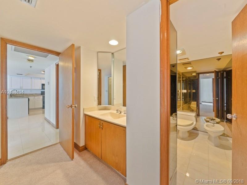 520 Brickell Key Drive, Unit A1007 Miami, FL 33131 - Photo 21 of 26