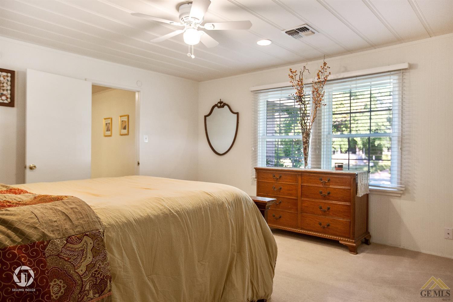 1772 Locust Ravine Bakersfield, CA 93306 - Photo 25 of 39 Gallery Image 25