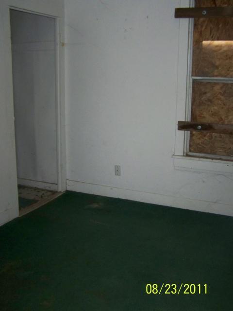 402 Decatur Street Bakersfield, CA 93308 - Photo 10 of 12 Gallery Image 10