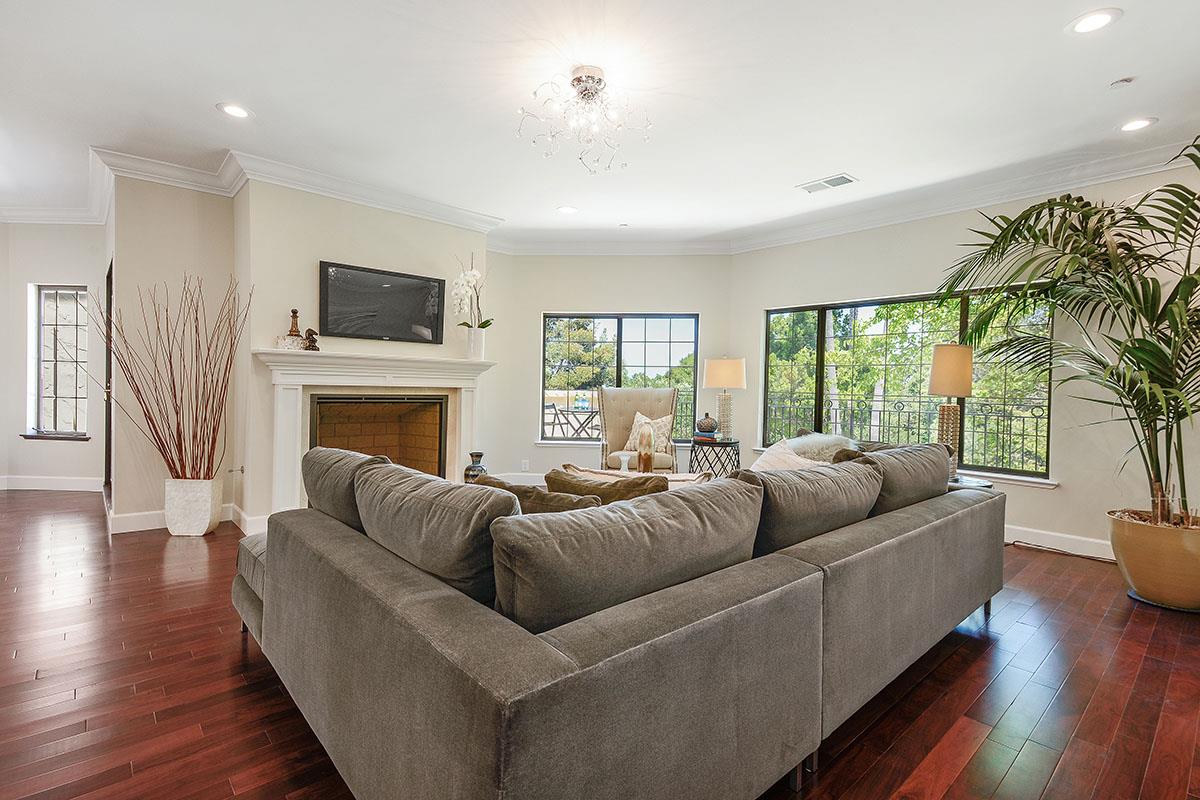 760 Darrell Road Hillsborough, CA 94010 - Photo 28 of 98