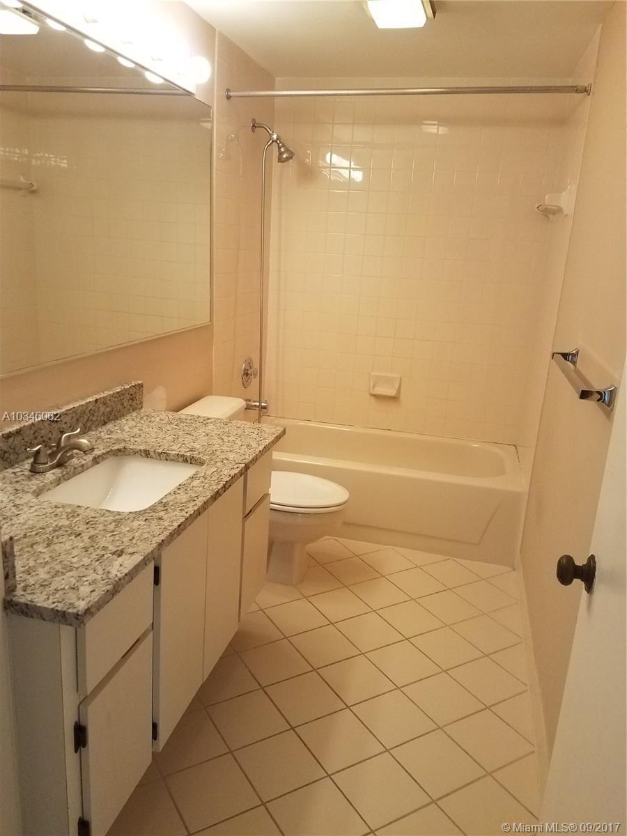 814 Blue Ridge Circle, Unit 814 West Palm Beach, FL 33409 - Photo 5 of 8