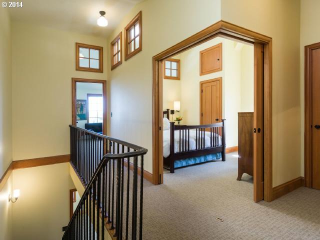 2527 Northwest Westover Road Portland, OR 97210 - Photo 2 of 16 Gallery Image 2