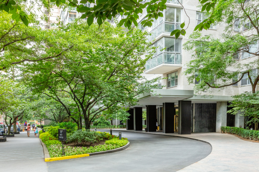 150 East 69th Street, Unit 16Q Manhattan, NY 10021 - Photo 14 of 15