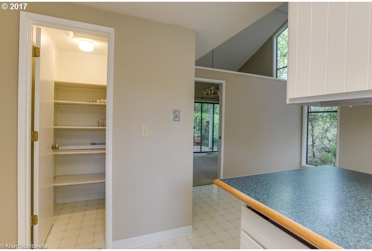 9832 Southwest Quail Post Road Portland, OR 97219 - Photo 2 of 21 Gallery Image 2