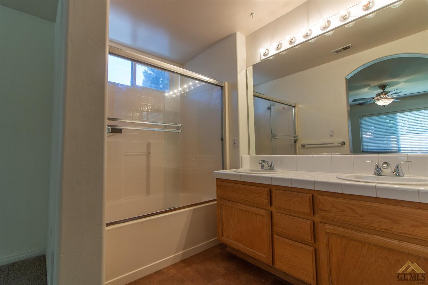 5218 Port Drive Bakersfield, CA 93312 - Photo 12 of 21