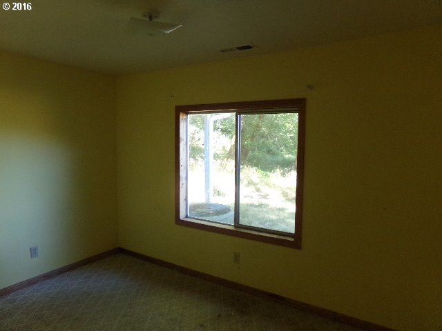 7021 Nonpareil Road Sutherlin, OR 97479 - Photo 6 of 12