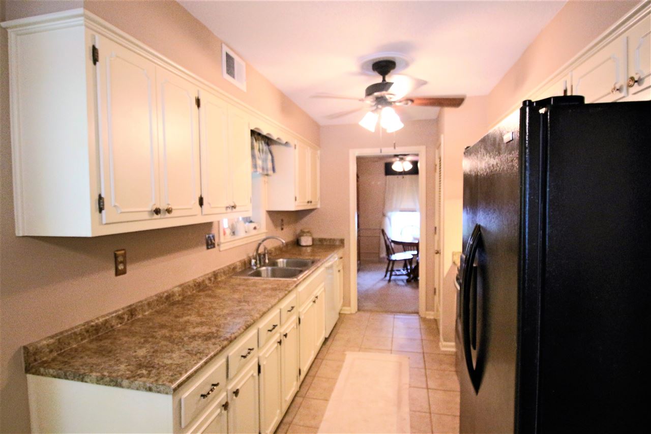 2423 Ridgeway Road Memphis, TN 38119 - Photo 9 of 25 Plenty Of Cabinet Space In The Kitchen!