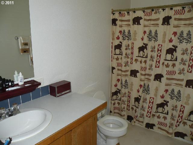 20650 Northeast Sandview Drive Fairview, OR 97024 - Photo 10 of 16